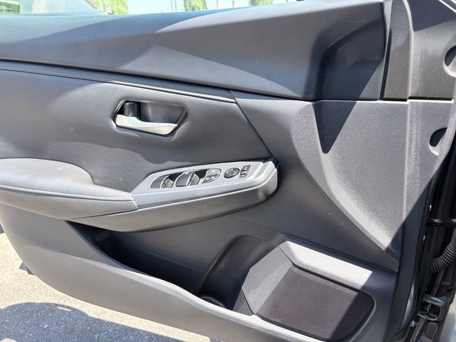 Used 2025 Nissan Sentra SV FWD image 12