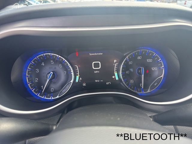 Used 2026 Chrysler Pacifica Select image 10