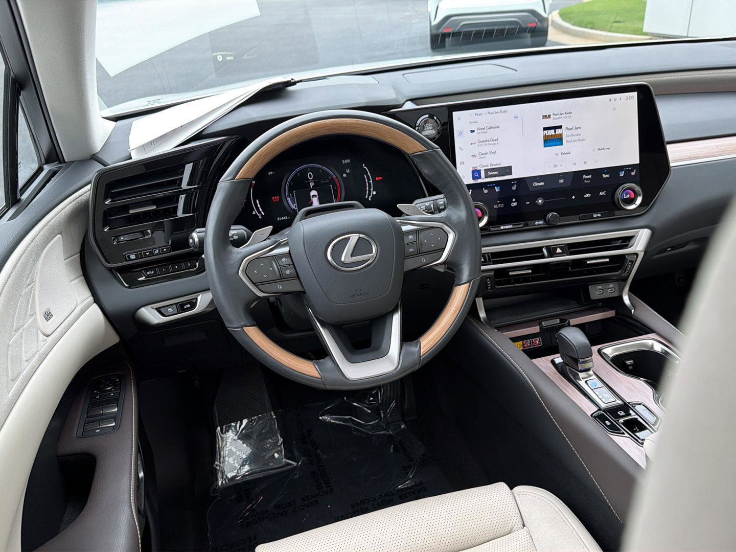 Certified 2024 Lexus RX 350 FWD w/ Convenience Package image 19