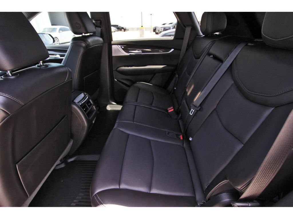 Certified 2025 Cadillac XT5 Sportv w/ Technology Package AWD/4WD image 7