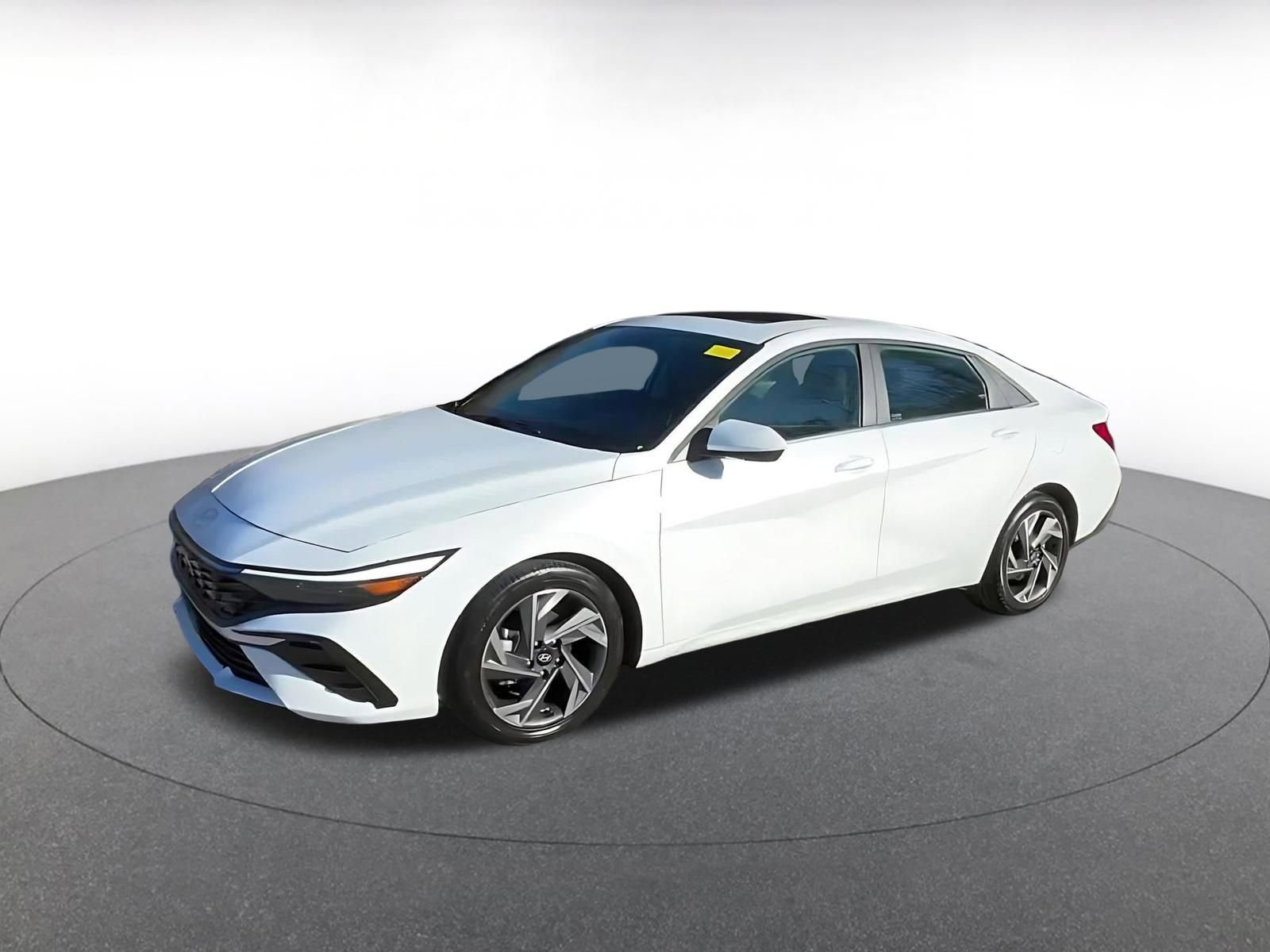 Used 2025 Hyundai Elantra SEL image 8