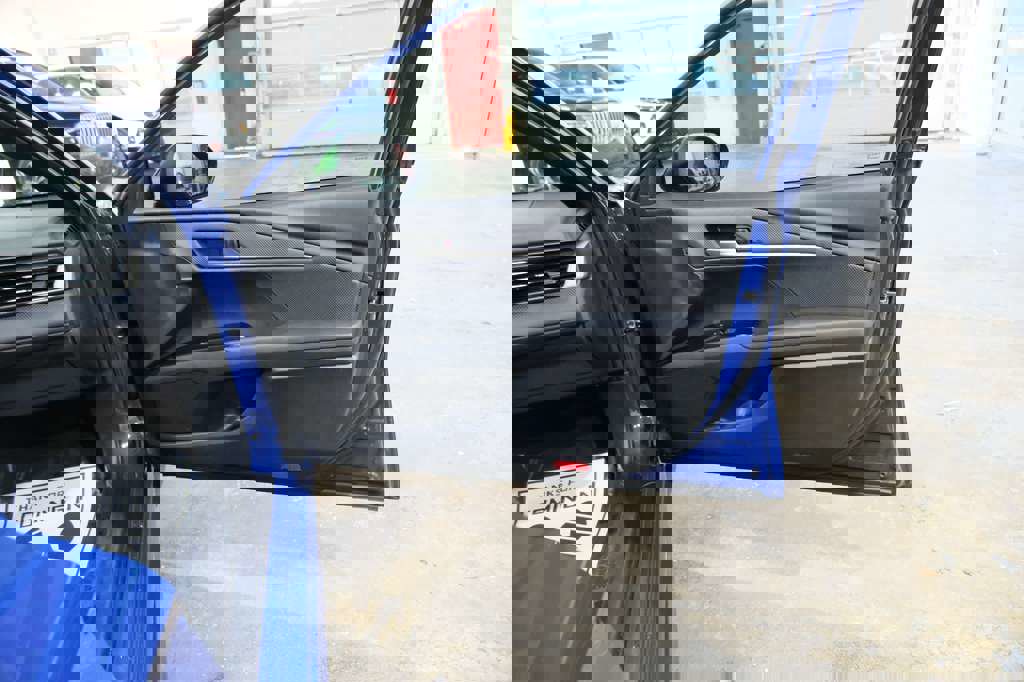 Used 2025 Toyota Camry SE image 32