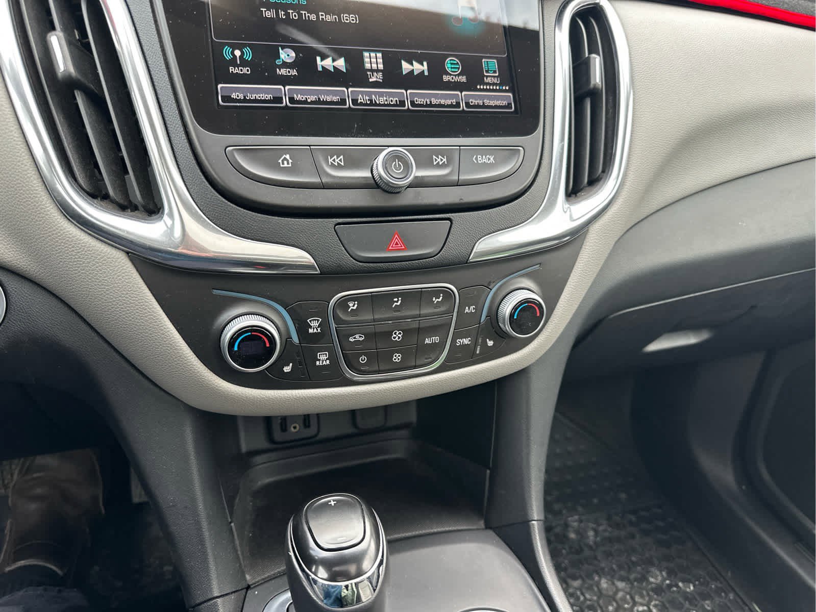 Used 2018 Chevrolet Equinox LT w/ Sun & Infotainment Package AWD/4WD image 13