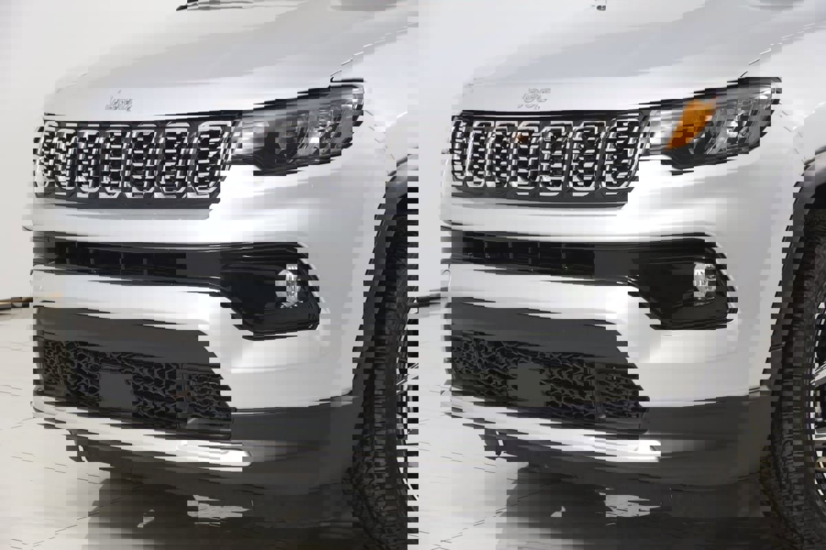 Used 2024 Jeep Compass Limited image 50