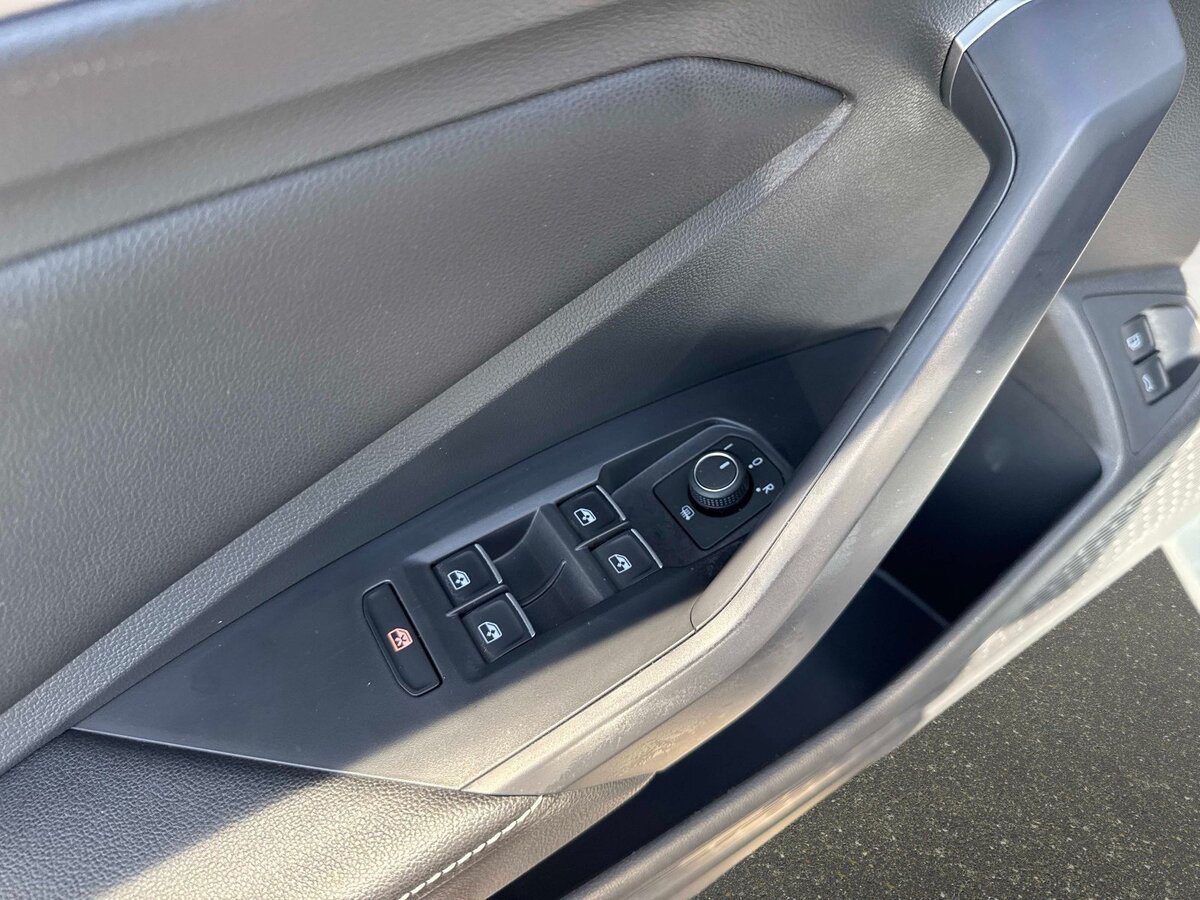 Used 2022 Volkswagen Jetta SE FWD image 17