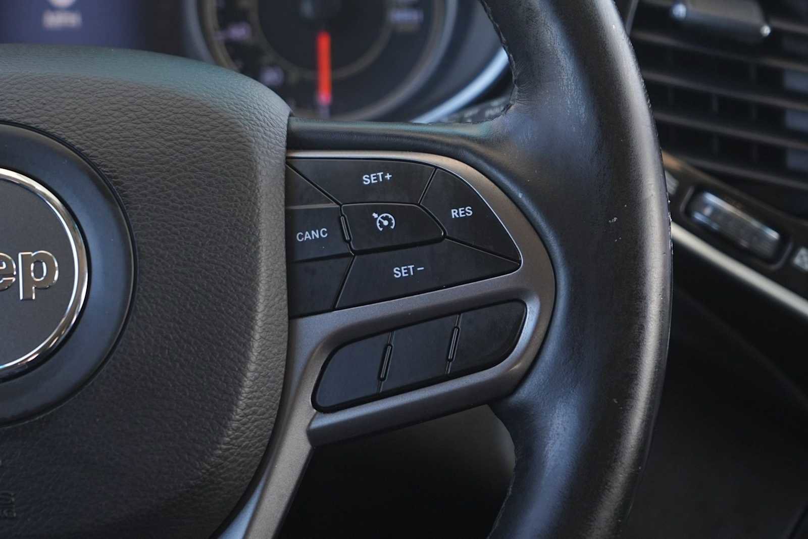 Used 2019 Jeep Cherokee Limited AWD/4WD image 18