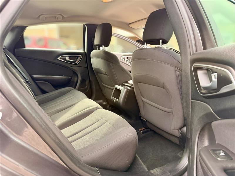 Used 2016 Chrysler 200 Limited w/ Convenience Group FWD image 9