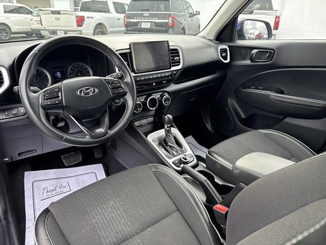 Used 2022 Hyundai Venue Limited image 13