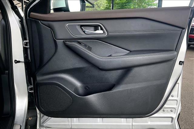 Certified 2023 Nissan Rogue Platinum w/ Platinum Premium Package AWD/4WD image 23