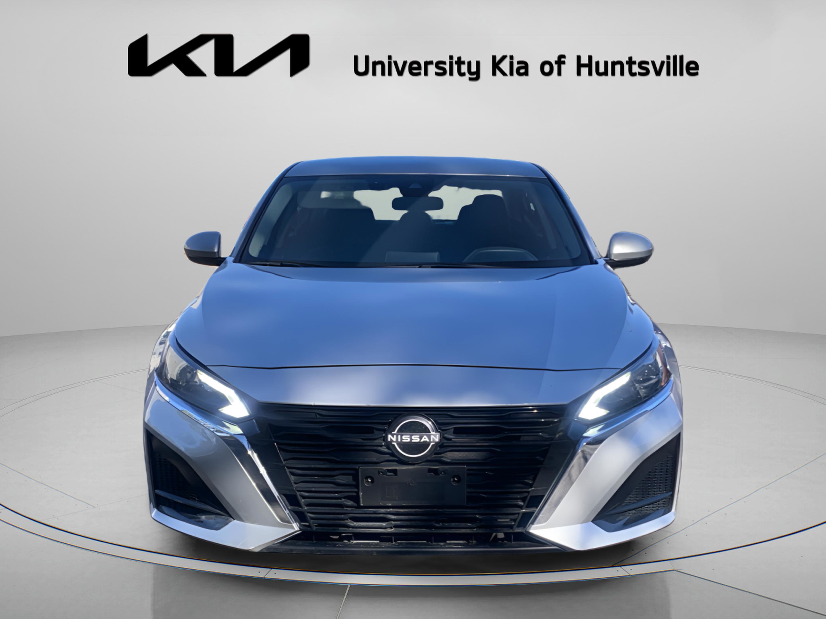 Used 2023 Nissan Altima 2.5 SV image 2