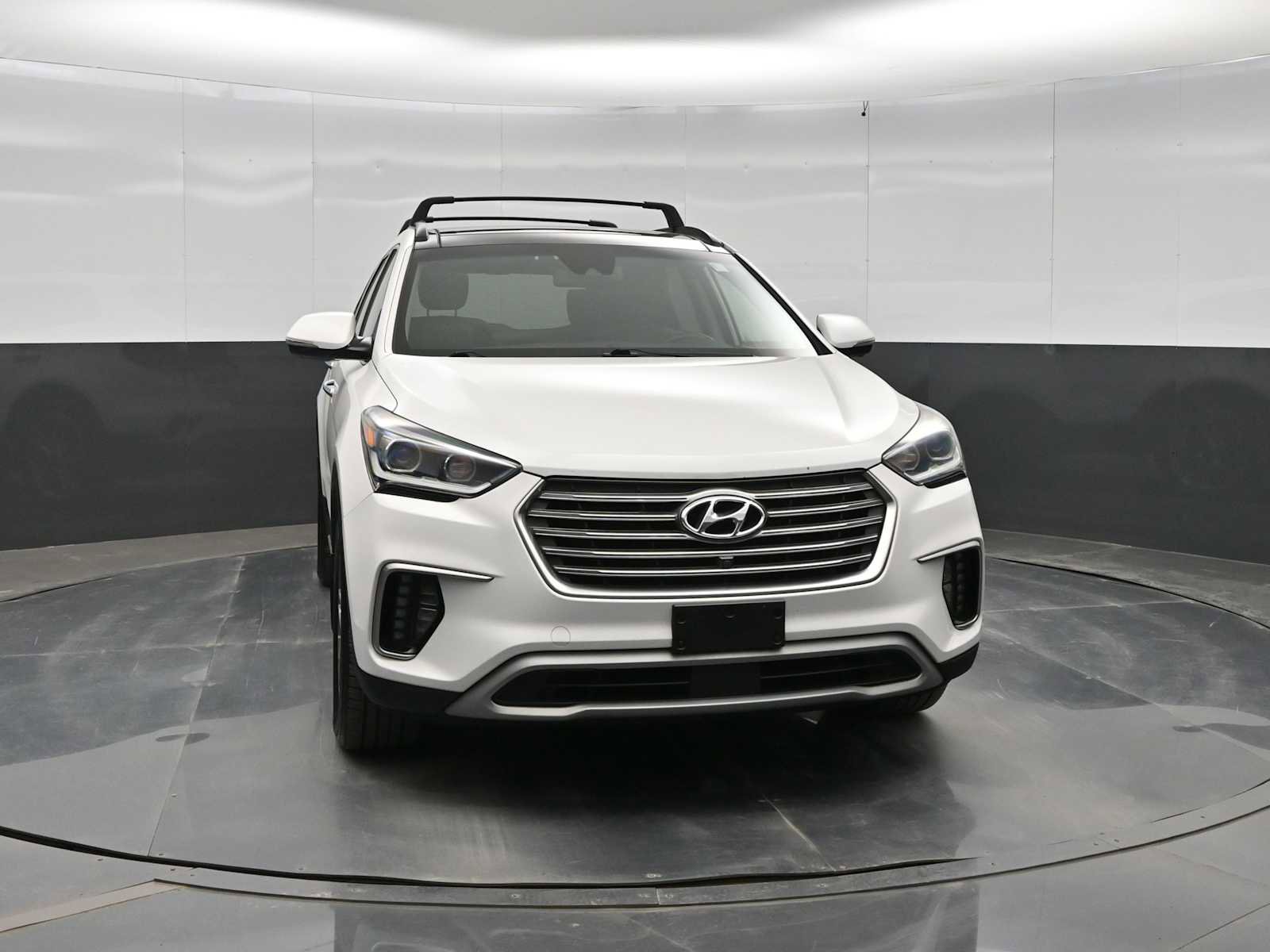 Used 2017 Hyundai Santa Fe Limited AWD/4WD image 2