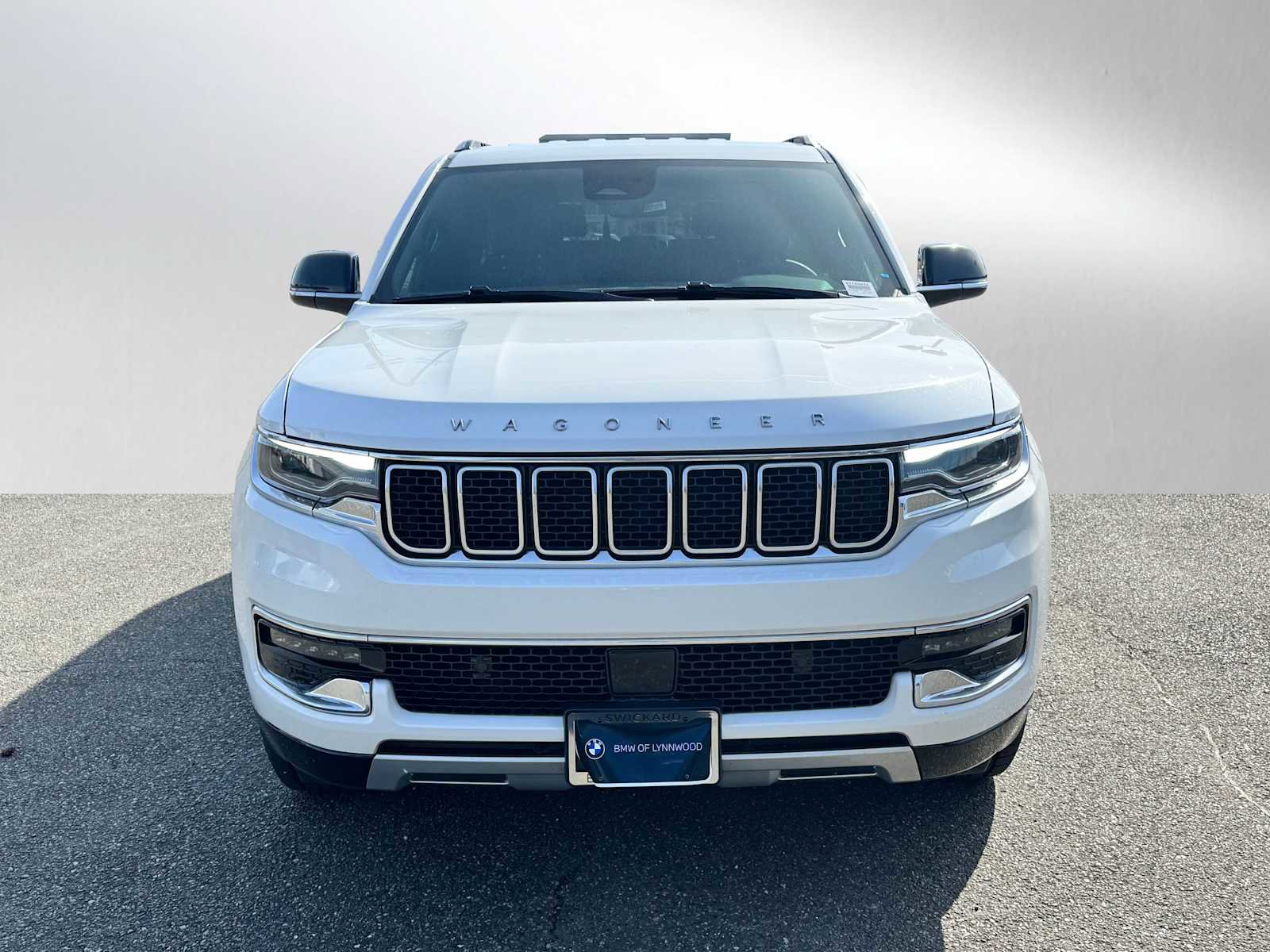 Used 2024 Jeep Wagoneer Series II w/ Flexible Seating Group image 8