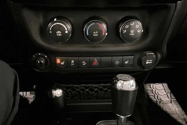 Used 2016 Jeep Wrangler Unlimited Rubicon w/ Connectivity Group image 16