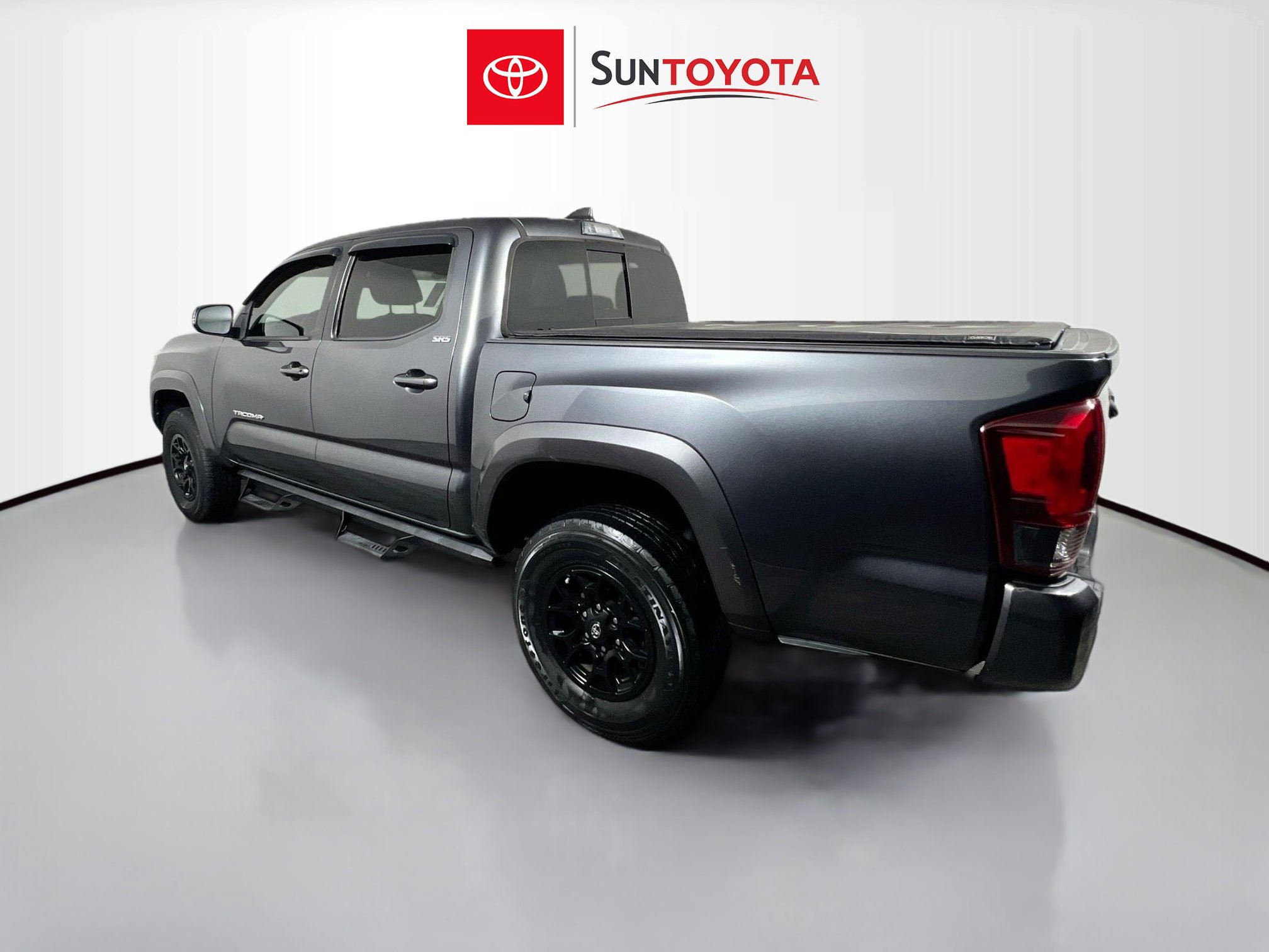 Used 2022 Toyota Tacoma SR5 w/ Technology Package image 6