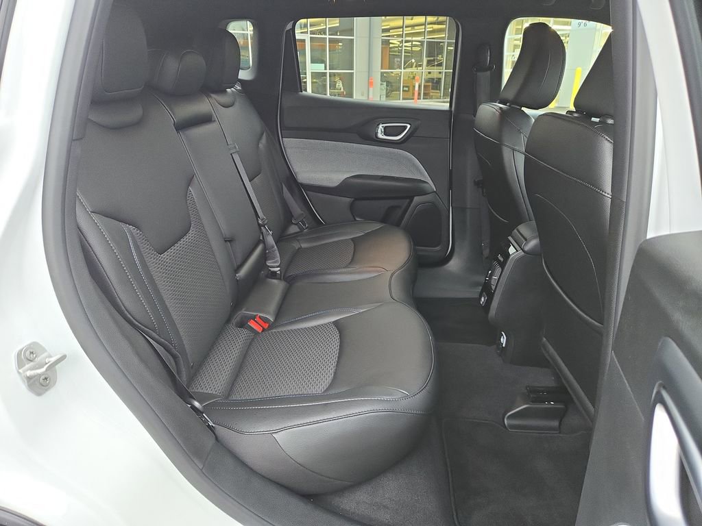 Used 2024 Jeep Compass Latitude image 16