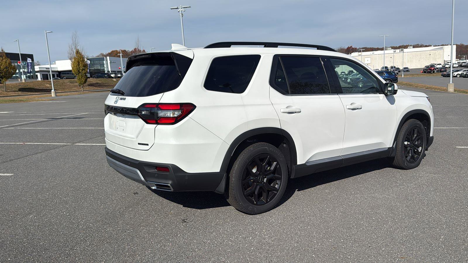 New 2025 Honda Pilot Touring image 6