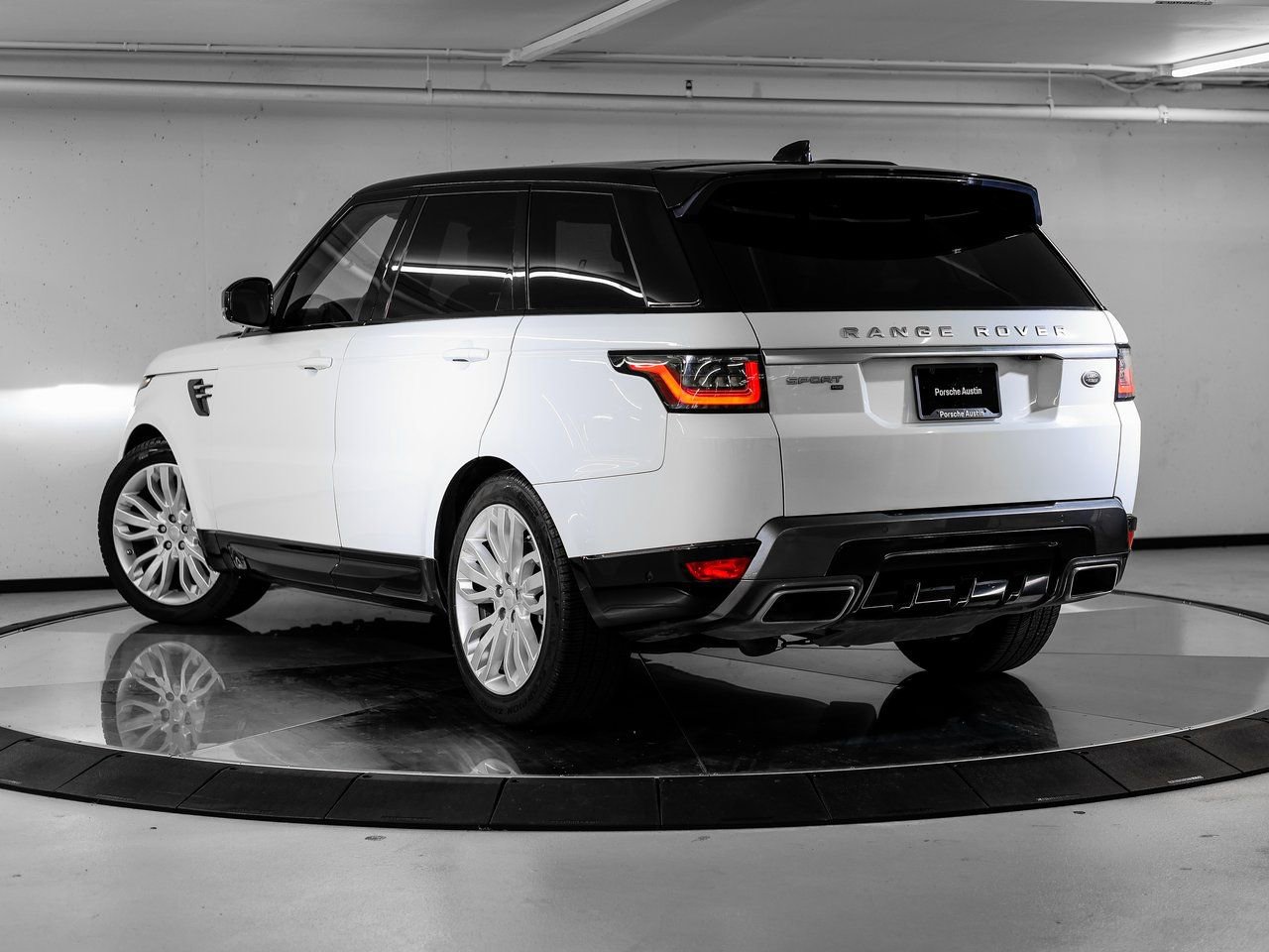 Used 2020 Land Rover Range Rover Sport HSE image 3
