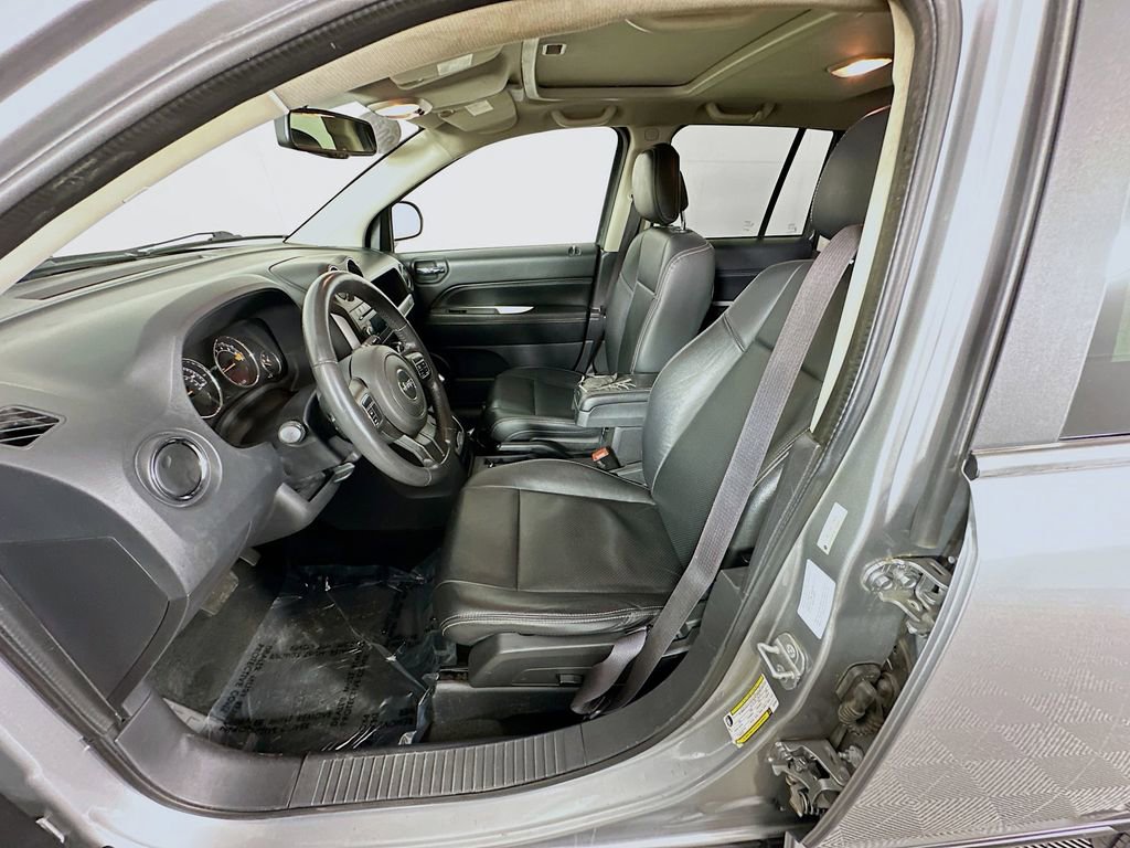 Used 2014 Jeep Compass Latitude FWD image 24