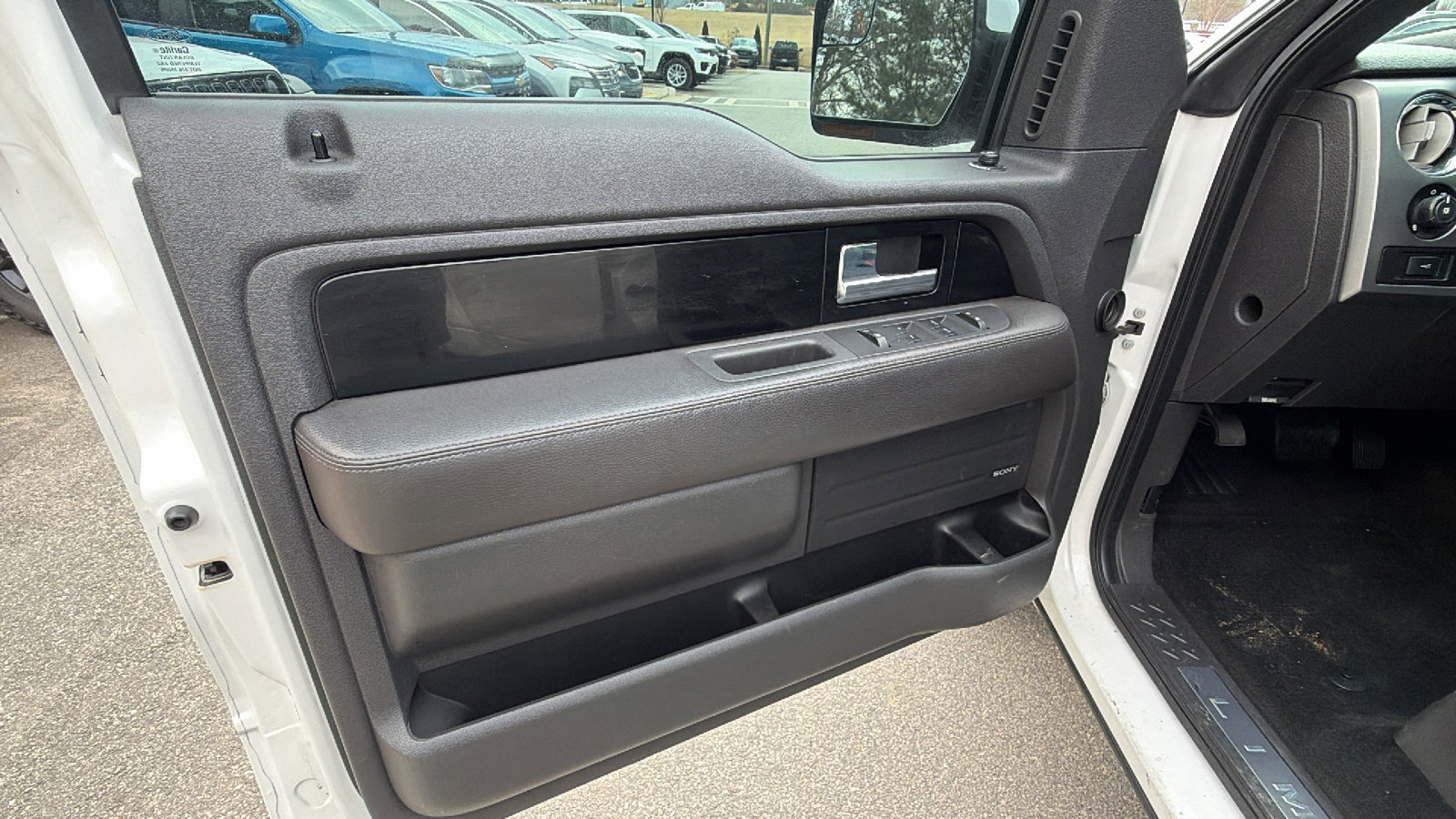 Used 2014 Ford F150 Limited image 14