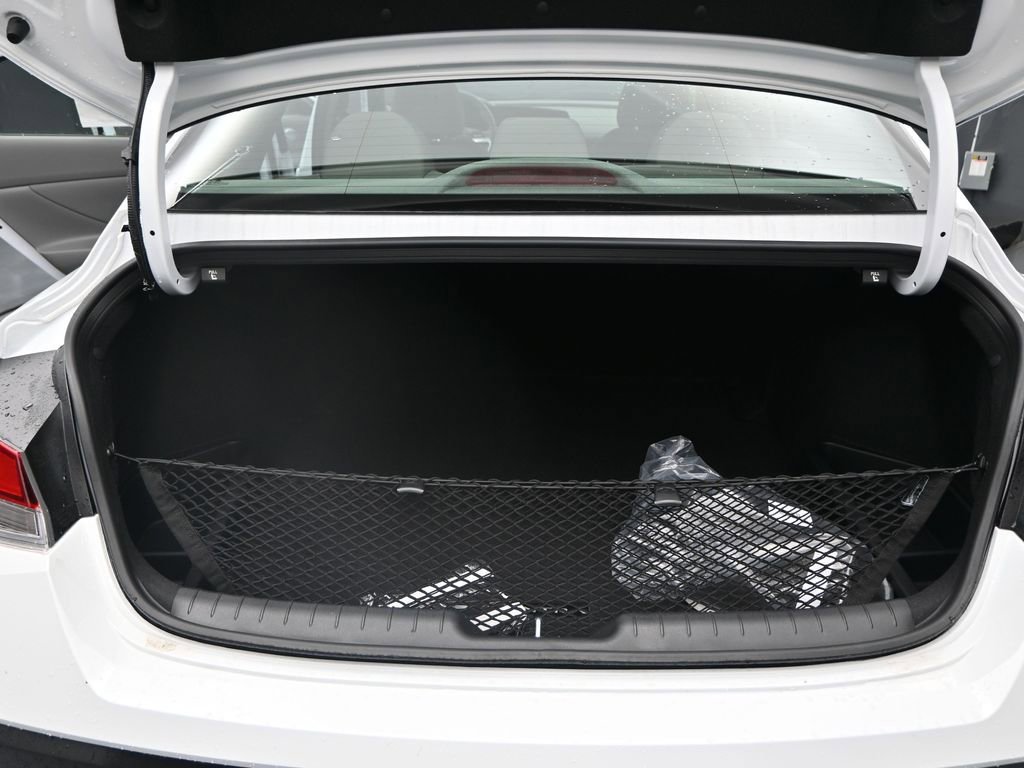 Used 2025 Hyundai Elantra Sport image 26