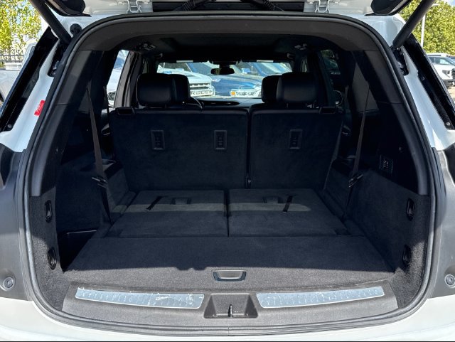 Used 2024 Cadillac XT6 Luxury w/ LPO, Floor Liner Package FWD image 32