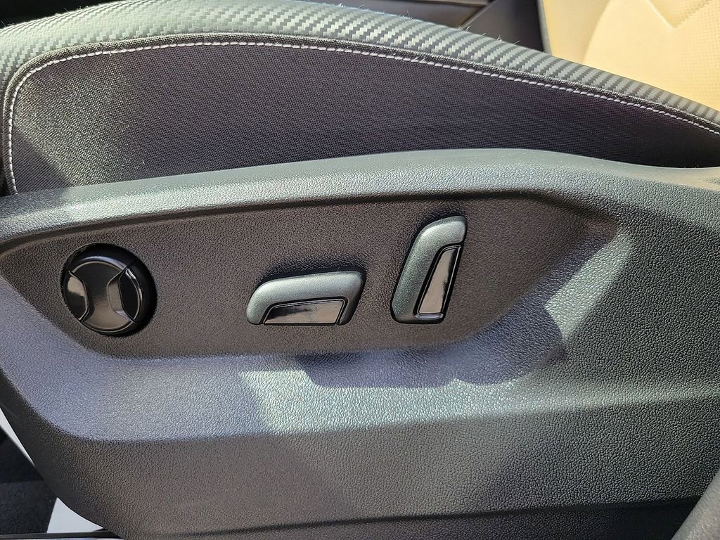 Used 2026 Volkswagen Atlas Cross Sport SE AWD/4WD image 17