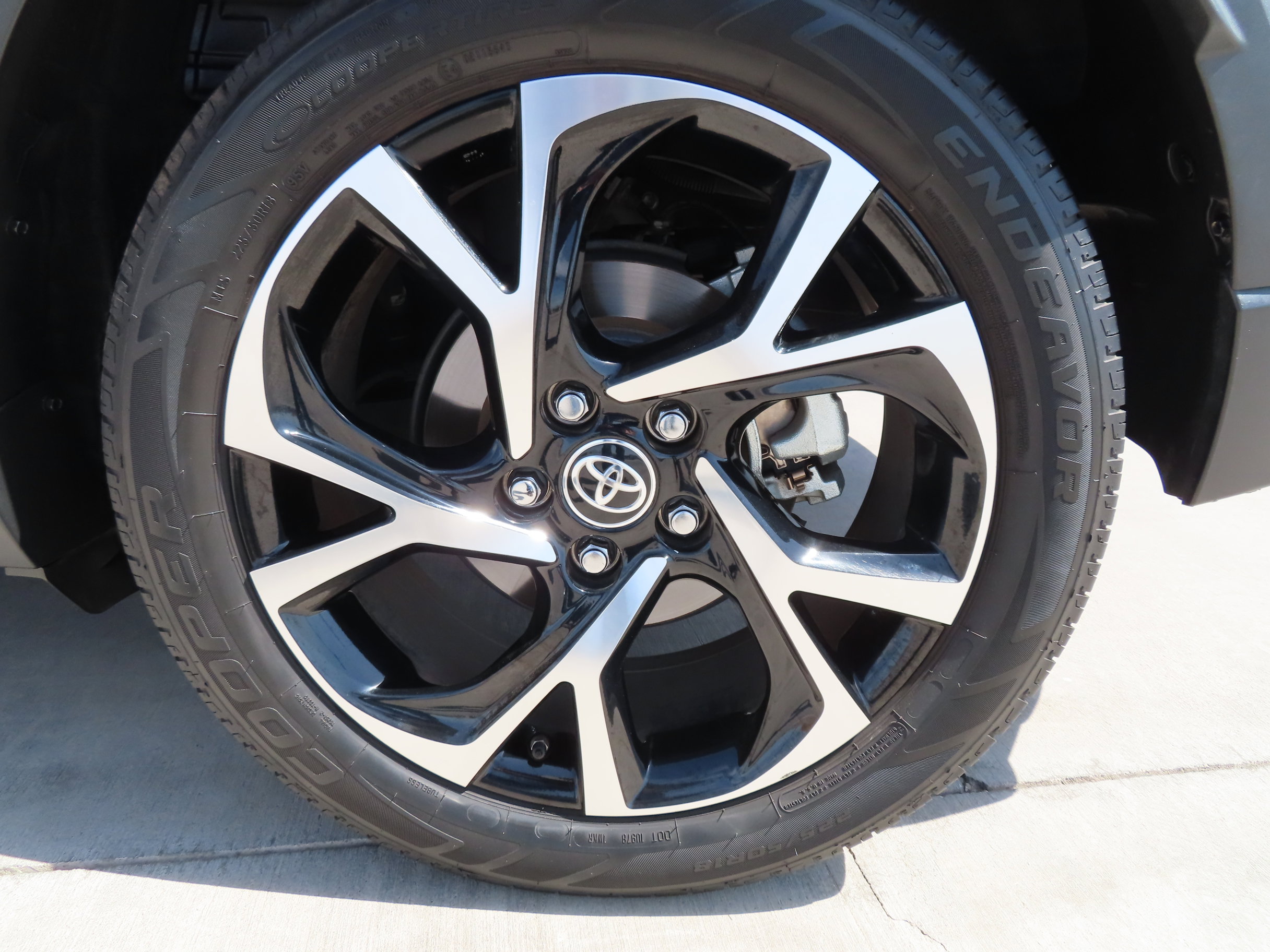 Used 2020 Toyota C-HR XLE image 6