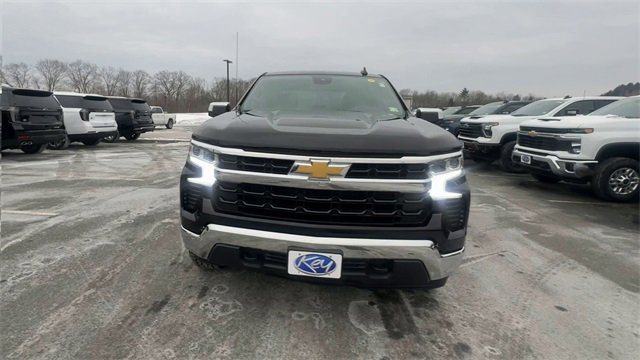 Used 2024 Chevrolet Silverado 1500 LT image 3