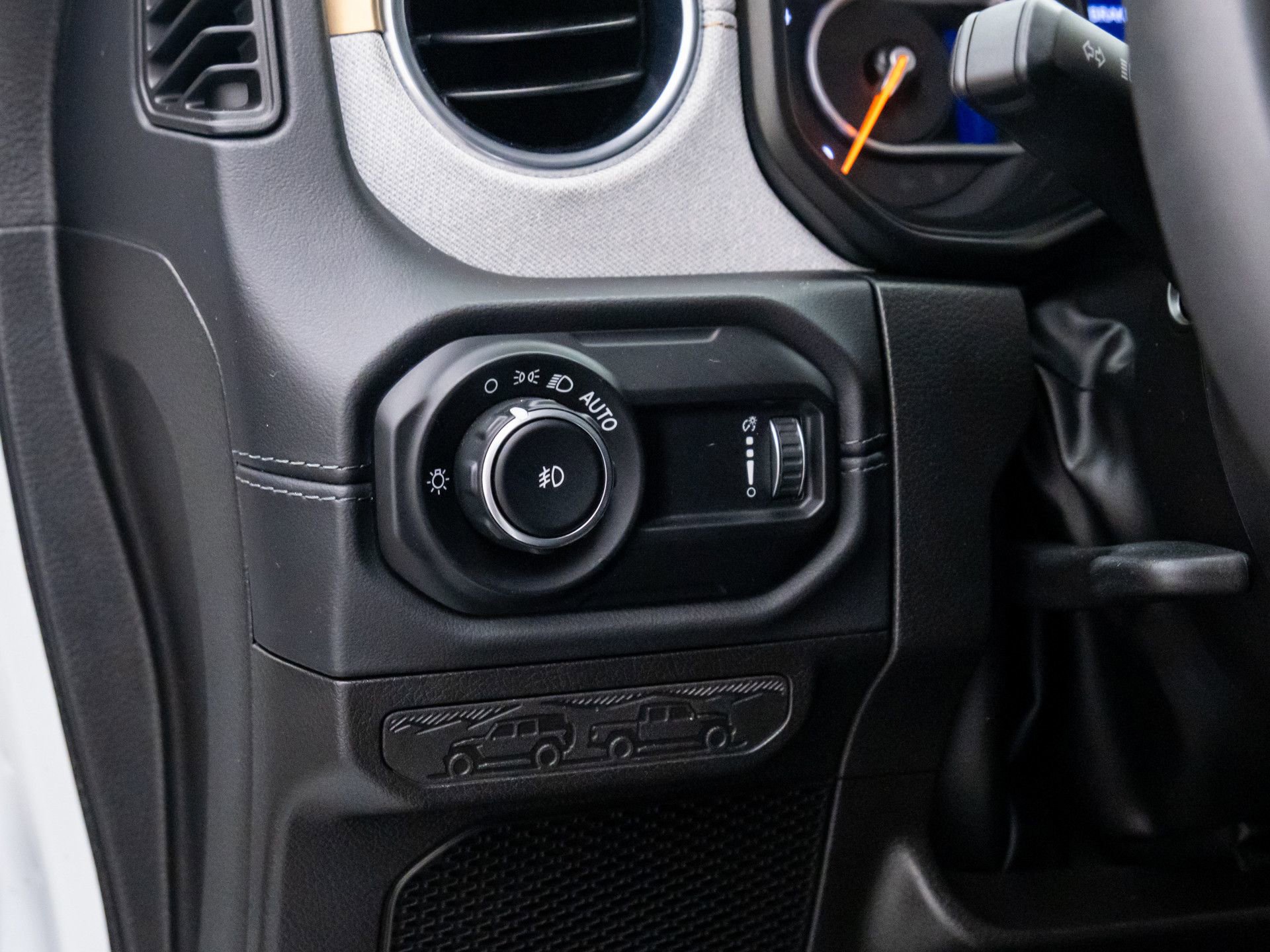 Used 2024 Jeep Wrangler Sahara image 18