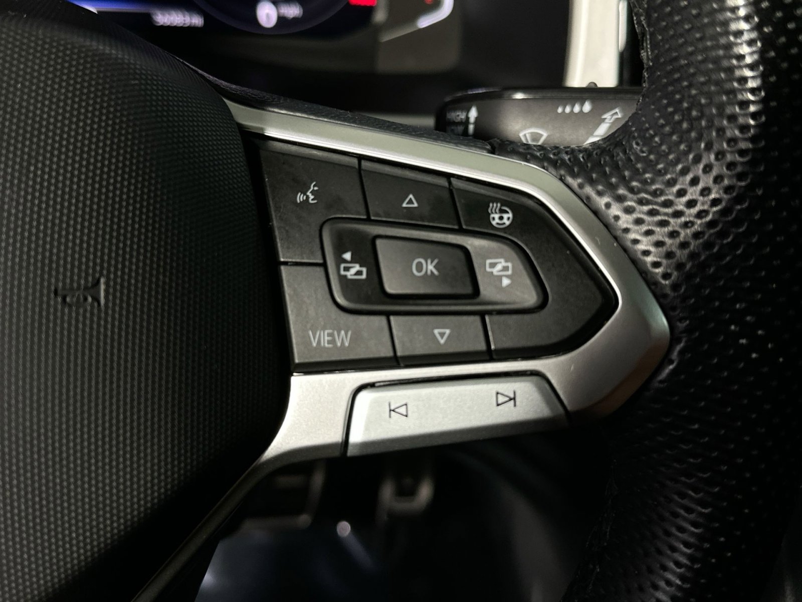 Used 2023 Volkswagen Atlas SEL R-Line image 21