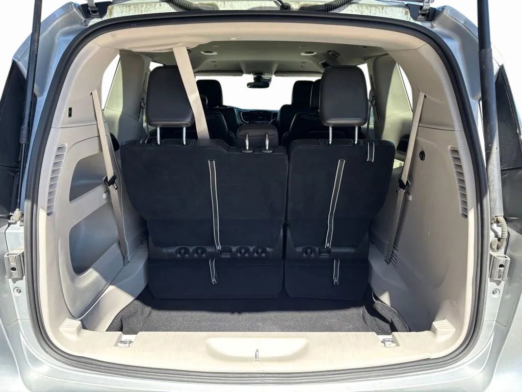 Used 2023 Chrysler Pacifica Touring-L image 21