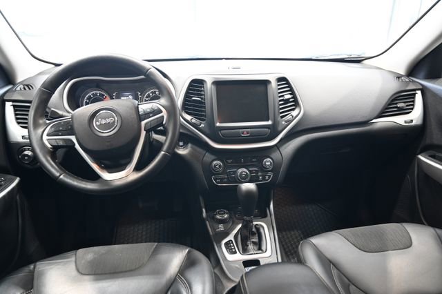 Used 2018 Jeep Cherokee Latitude Plus w/ Cold Weather Group image 12