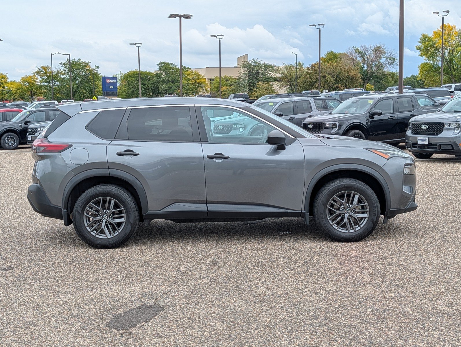 Used 2021 Nissan Rogue S AWD/4WD image 6