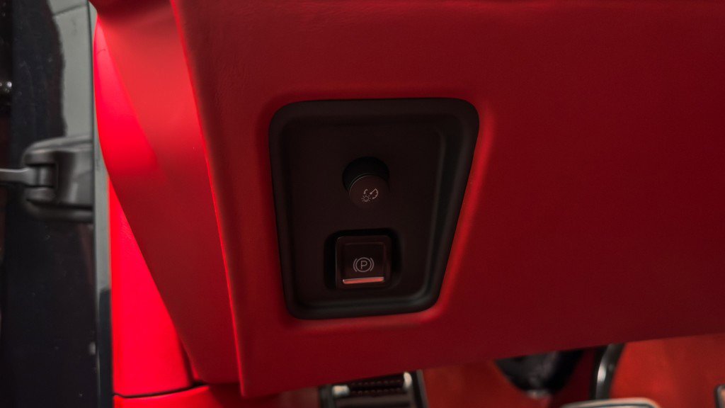 Used 2024 Chevrolet Corvette Stingray Premium Conv w/ Z51 Performance Package image 33