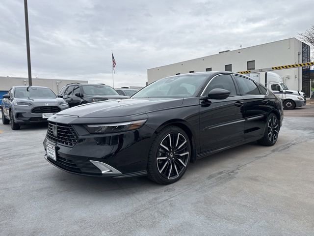 Used 2023 Honda Accord Touring image 2