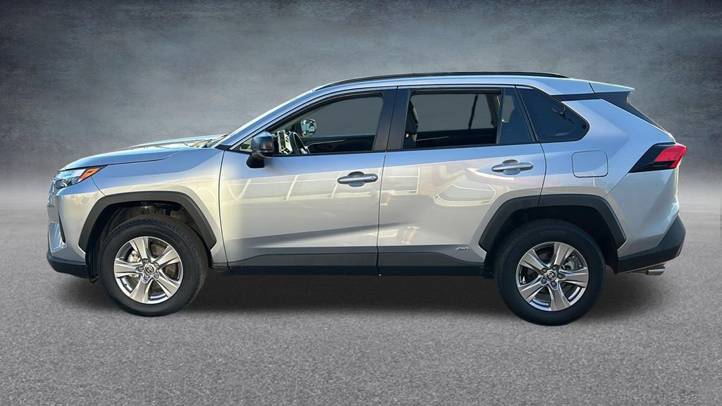 Used 2025 Toyota RAV4 LE AWD/4WD image 4
