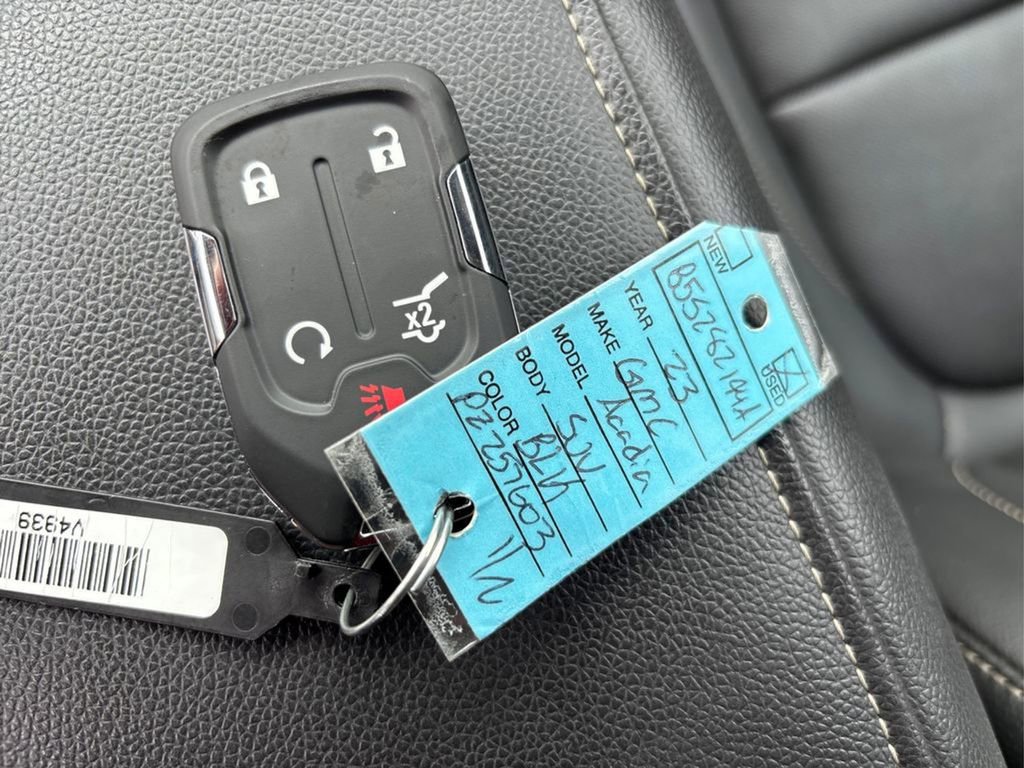 Used 2023 GMC Acadia SLT image 42