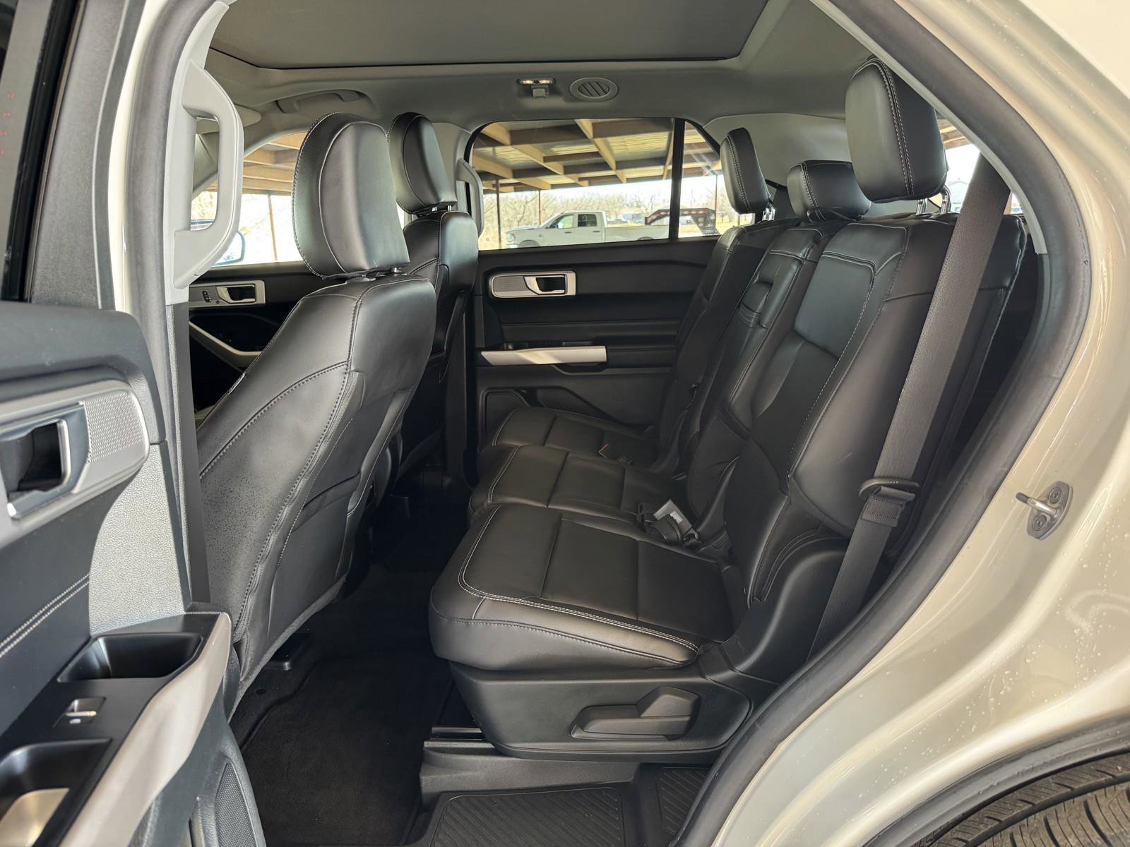 Used 2023 Ford Explorer XLT w/ Equipment Group 202A image 28