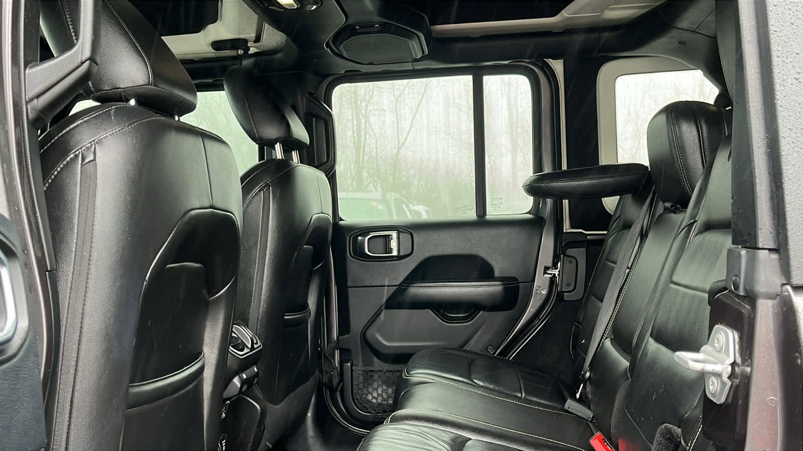 Used 2018 Jeep Wrangler Unlimited Sahara image 25