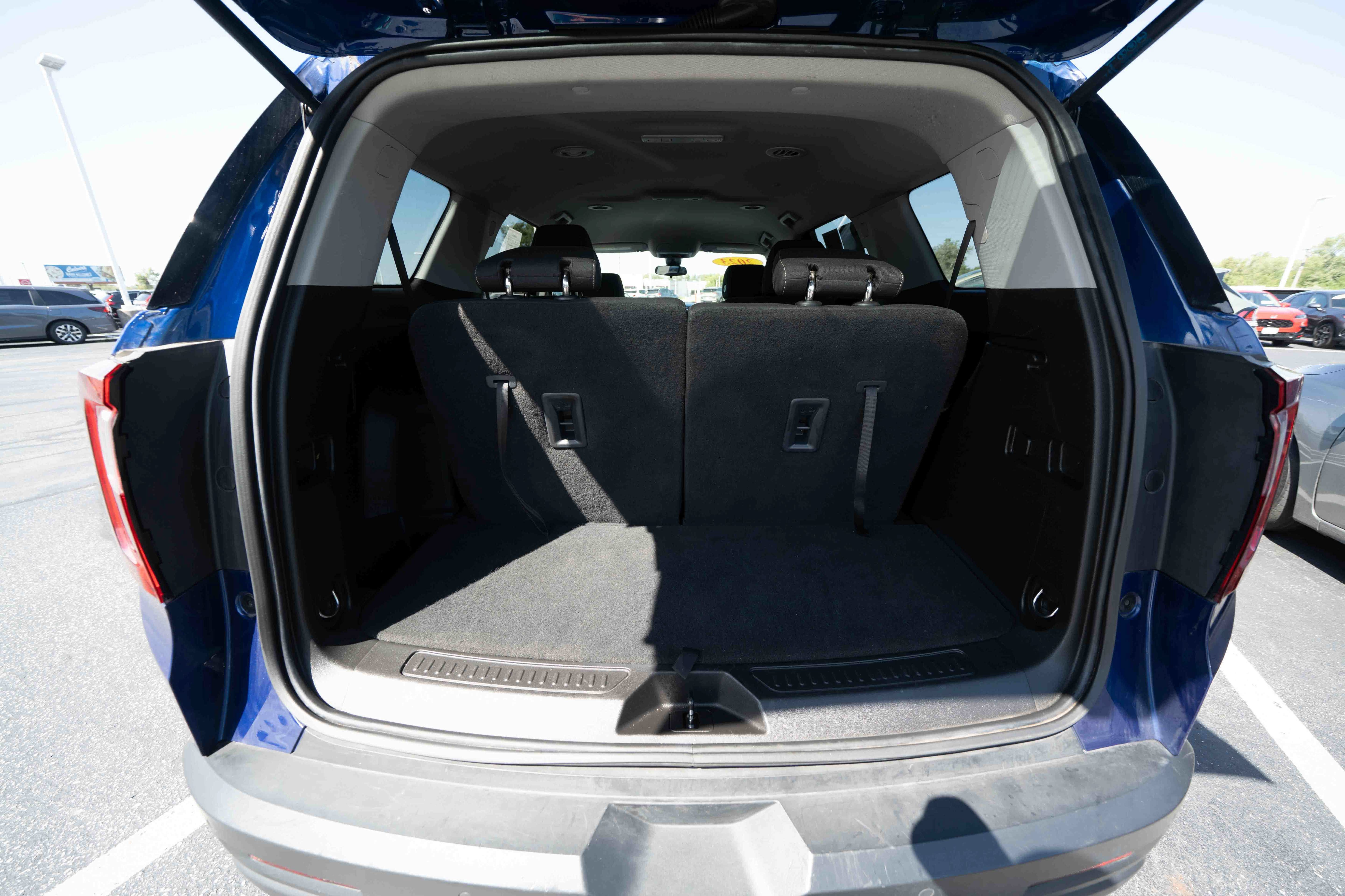Used 2023 GMC Acadia SLE w/ Elevation Edition FWD image 28