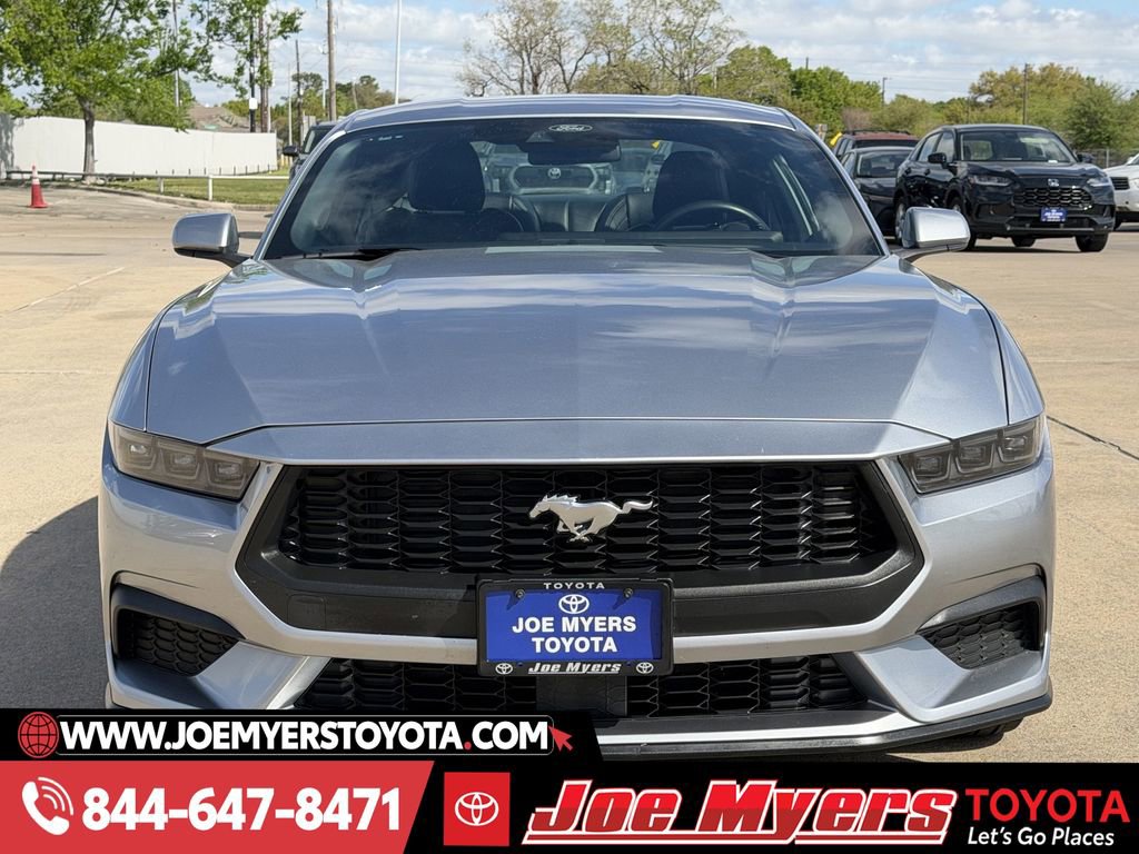 Used 2025 Ford Mustang Premium image 3