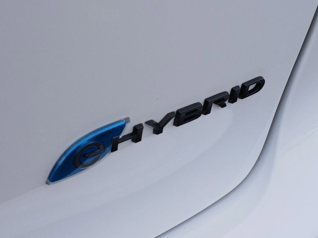 Used 2024 Chrysler Pacifica Premium image 32