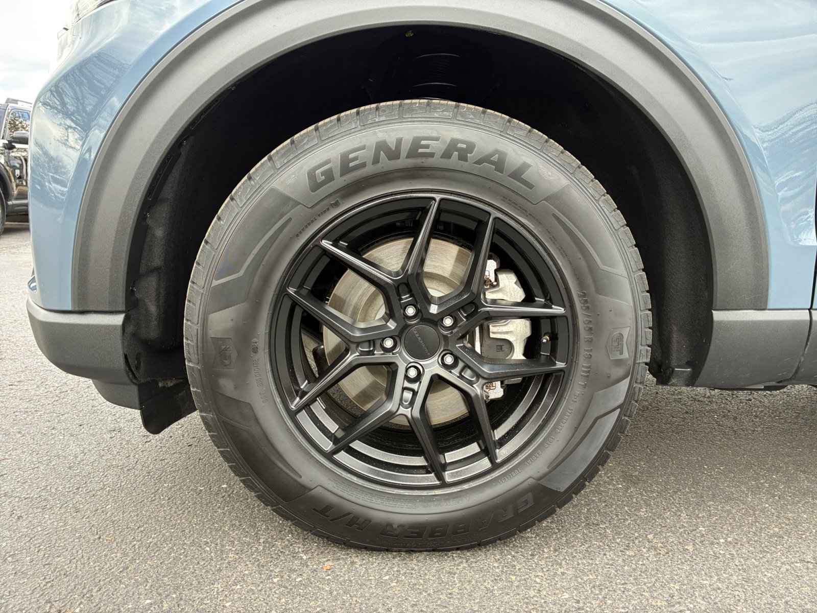 Certified 2025 Ford Explorer Active AWD/4WD image 25