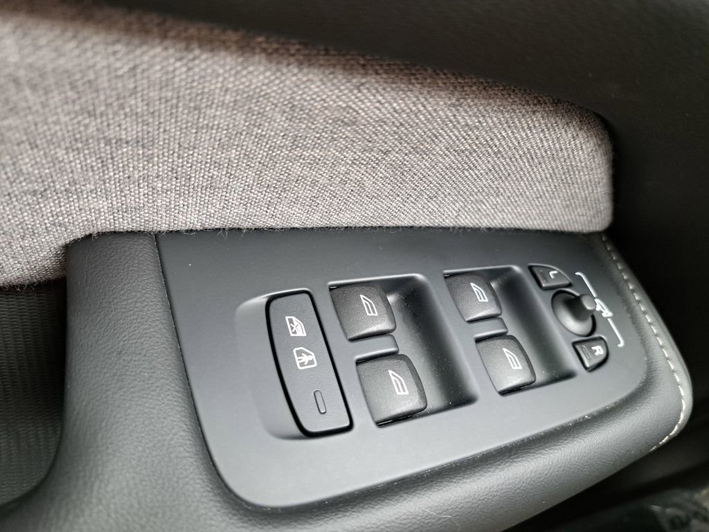 Used 2024 Volvo XC60 T8 Ultimate image 21