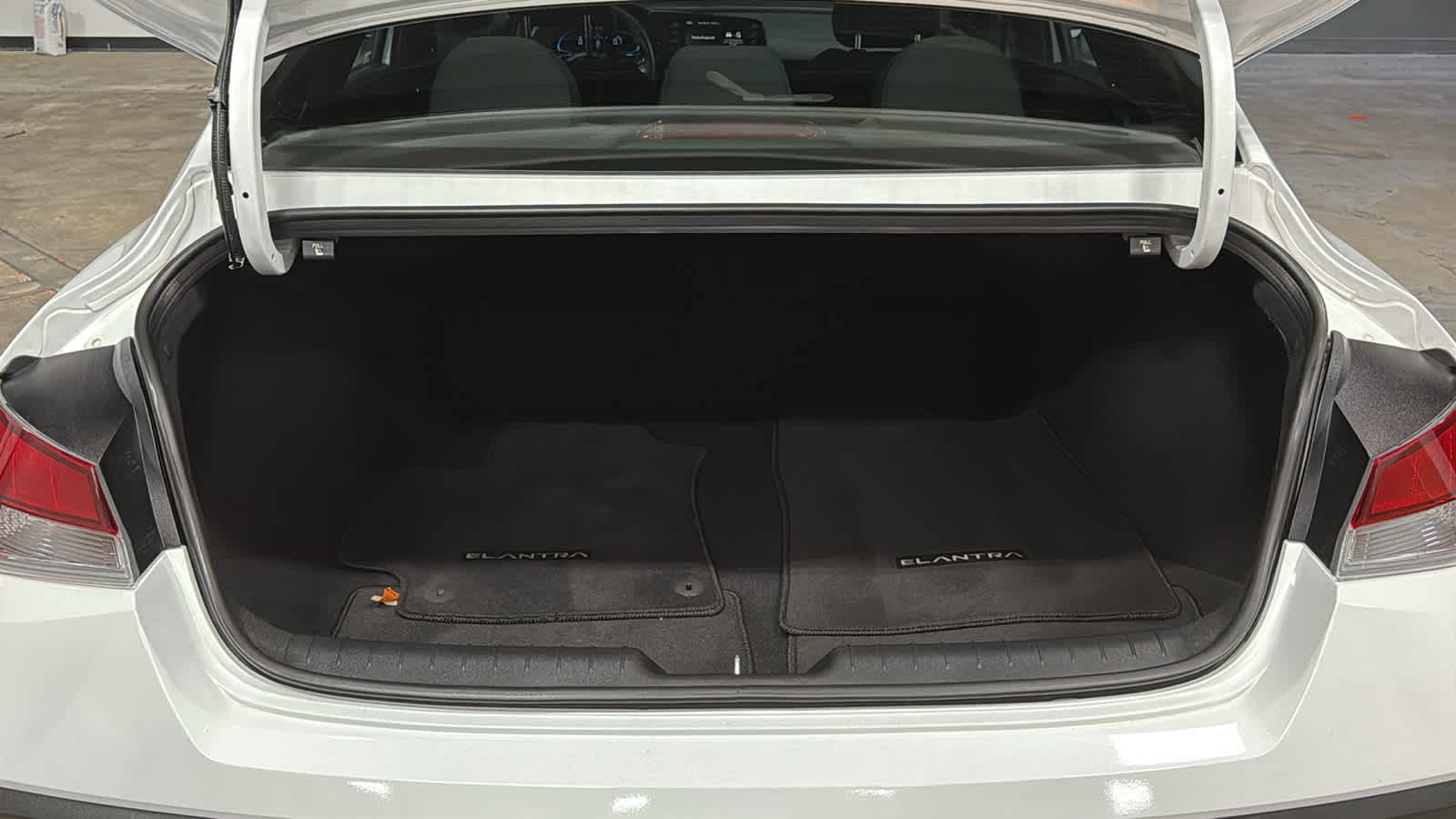 Used 2025 Hyundai Elantra Sport FWD image 25
