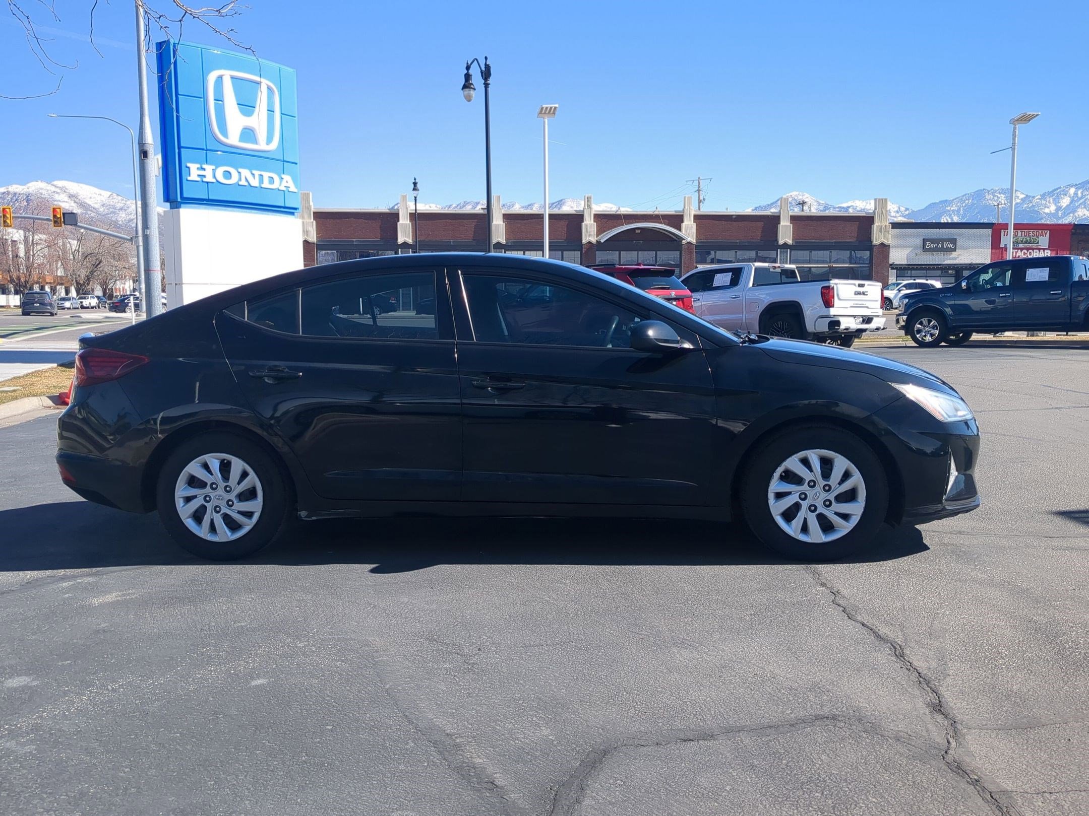 Used 2020 Hyundai Elantra SE w/ Cargo Package (C1) image 2