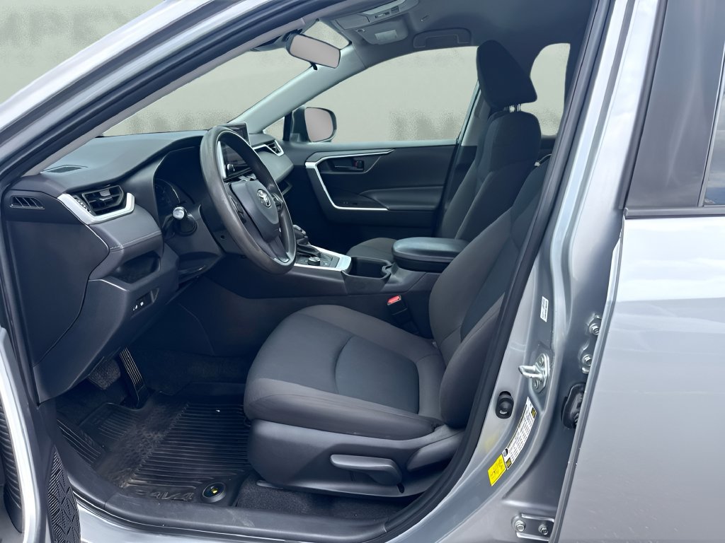 Used 2023 Toyota RAV4 LE AWD/4WD image 9