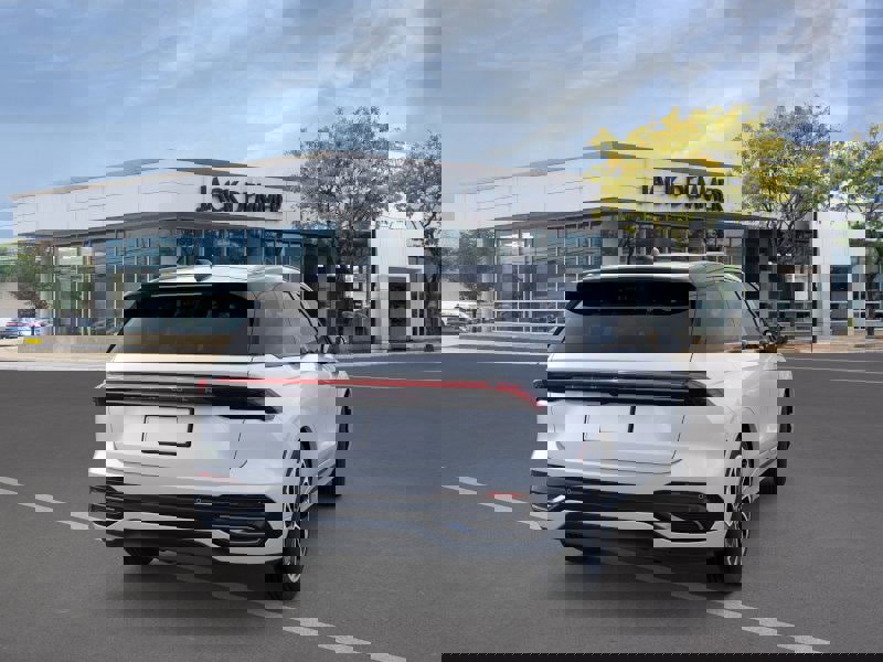 Used 2026 Lincoln Nautilus Reserve image 8