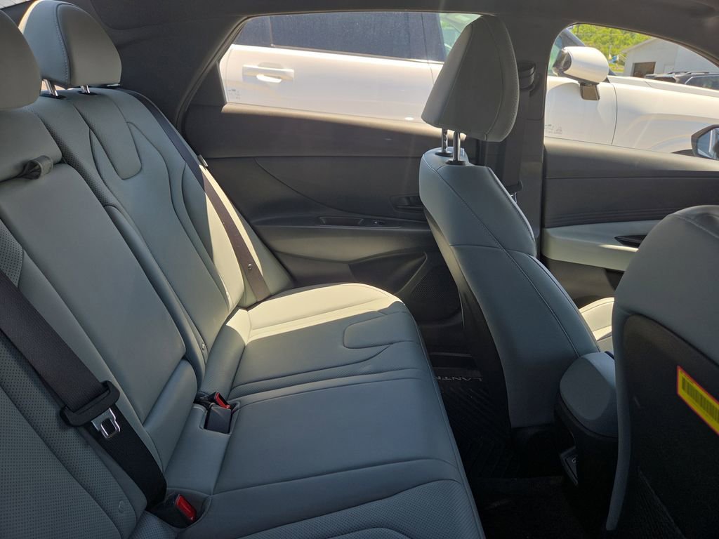 Used 2025 Hyundai Elantra Limited FWD image 12