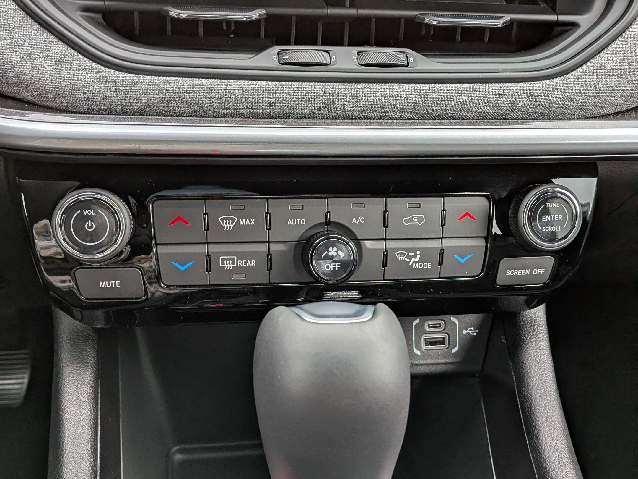 New 2026 Jeep Compass Latitude image 19